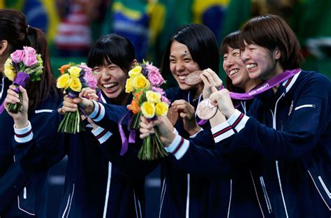 Sep 16, 2016 · 日本女子バレーにとって、アテネオリンピックは絶対に出場しなければならない大会だった。というのも、2000年のシドニーオリンピック予選で惨敗し、出場権を逃していたからだ。 ロンドンオリンピック2012 - 五輪女子バレー：朝日新聞デジタル