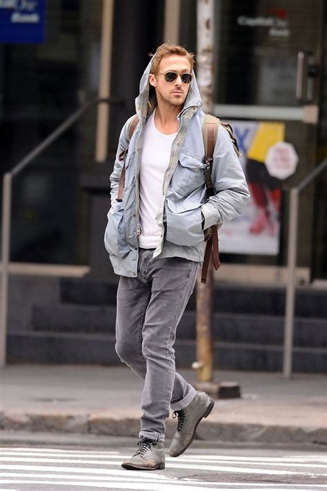 Ryan Gosling Classic Jeans In 2020 Stylish Mens Outfits Ryan Gosling Style Stylish Mens Fashion