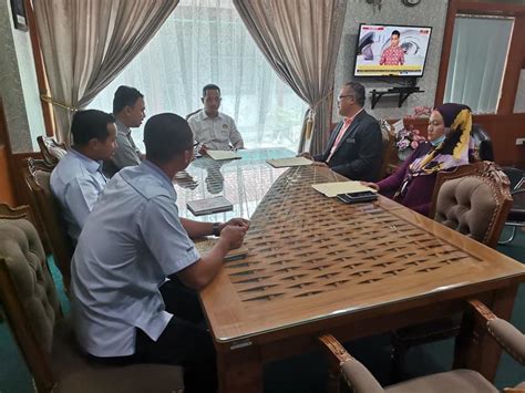 Oleh itu pejabat imigresen cawangan batu pahat tidak ketinggalan bagi menjayakan misi bantuan kemanusiaan mangsa banjir tersebut. Kunjungan Hormat Pengarah SPR Negeri Johor | Official ...