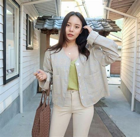 J Hopes Sister Jung Ji Woo Ready To Launch Her Fashion Brand