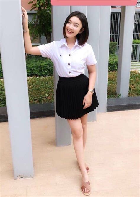 ปักพินโดย Sirichai Vorajariyaskul ใน High School Girls กระโปรงสั้น