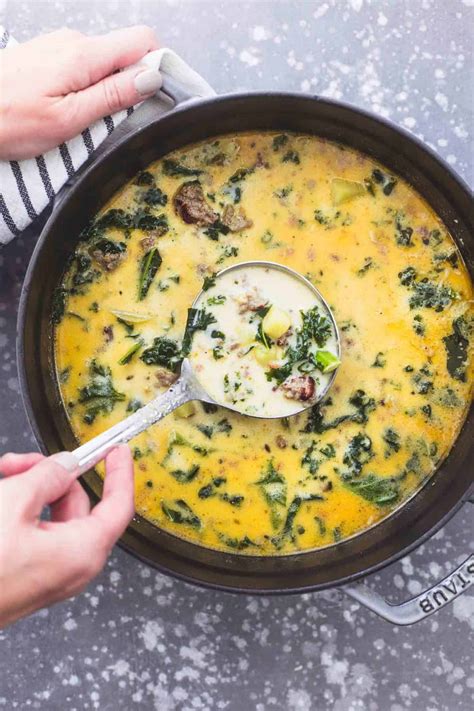 Call it your new wintertime favorite! Easy Olive Garden Zuppa Toscana Soup | Creme De La Crumb ...