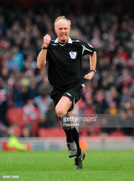 Peter Walton Referee Photos And Premium High Res Pictures Getty Images