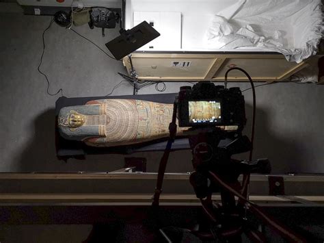 Photographing The Coffin Of Tasheriankh For Golden Mummies Of Egypt