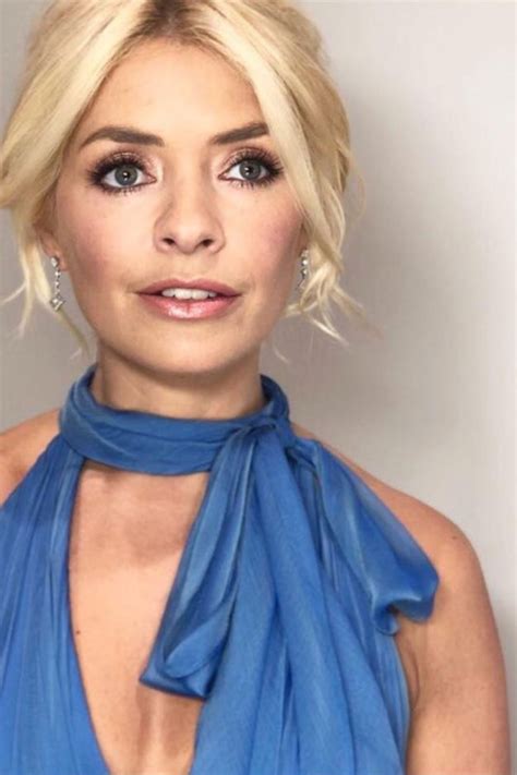 Holly Willoughby Makeup Dancing On Ice Presenter Wears This Lipstick On The Show Ok Magazine
