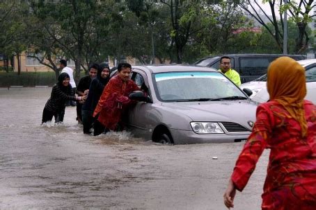 Warga uitm wajib dengar kisah ni. Banjir di UiTM Shah Alam