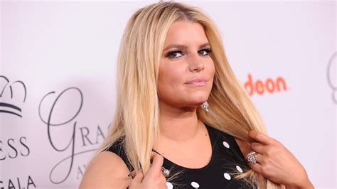 Jessica Simpsons Lips Spark Rude Comments On New Selfie Allure