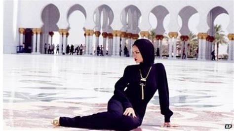 Rihanna Asked To Leave Abu Dhabi Mosque Over Photo Shoot Bbc News