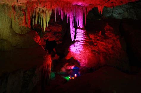 Ngilgi Cave Geology Page