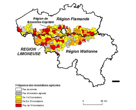 C'est alors qu'un 4x4 passe avec une remorque et soulève l'eau qui entre ainsi dans l'habitation. Inondations boueuses : comment se forment-elles ? | Dossier