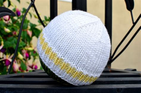 How to Knit a Basic Baby Hat: Free (and Easy!) Pattern With Step-by-Step Videos | FeltMagnet