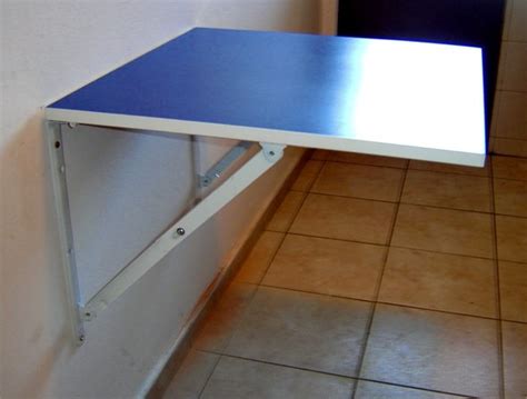 Este tipo de mesas son más modernas que las anteriores y, como su nombre indica, se encuentran colocadas en la. Mesa Plegable Para Espacios Reducidos En Varios Tonos ...