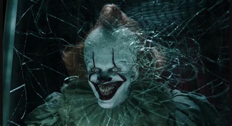 Bill skarsgård as pennywise the dancing clown. 10 Things You Missed in: It Chapter Two (2019) - Best ...