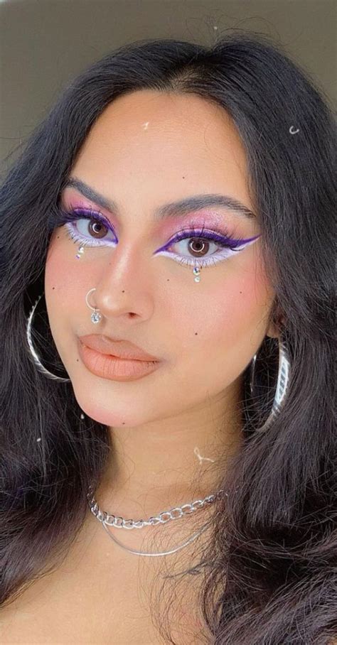30 Spring Makeup Trends 2022 White And Purple Lines