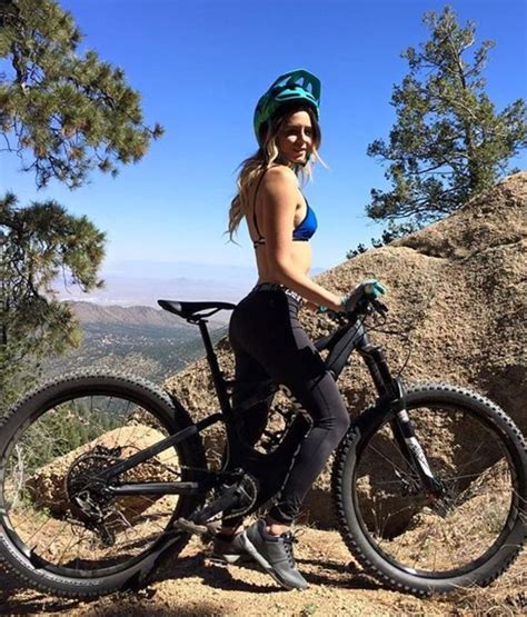 Pin By Juan Gutierrez On Mountain Biking Bicycle Girl Mountain Biking Women Cycling Women