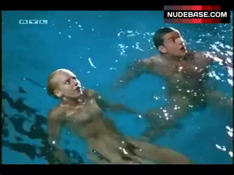 Beatrice Manowski Naked In Swimming Pool Und Tschuss NudeBase