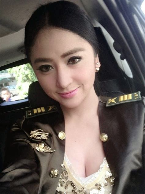 Jendral Seksi Dewi Persik Wisbenbae Arty Entertaining Face Model Girl Photo Beautiful