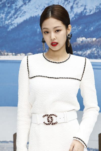 𖦹 não faço conteúdo de outros idols. Jennie Kim - Jennie Kim Photos - Chanel: Photocall- Paris ...