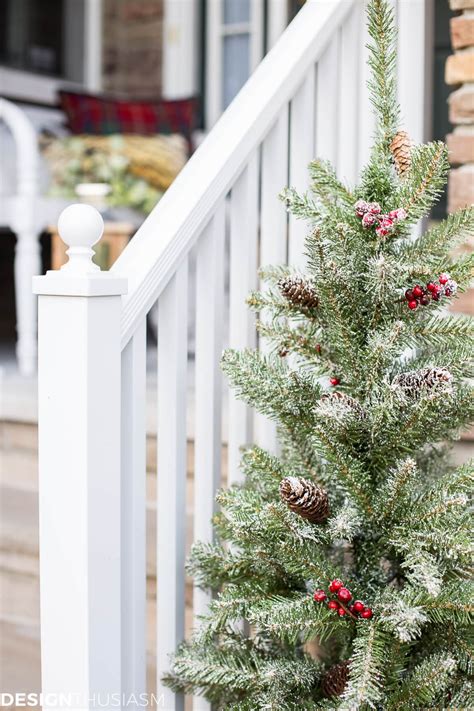 Easy Outdoor Christmas Decorating Ideas For A Tiny Front Porch