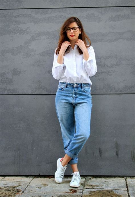 How To Wear Mom Jeans Like A Supermodel Glam Radar Best Mom Jeans Mom Jeans Outfit Mom