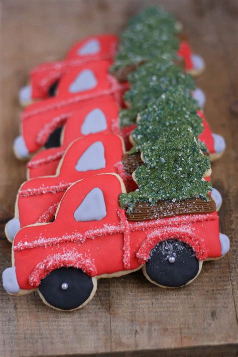 Decorated sugar cookies ( © haniela). Christmas Decorated Sugar Cookies with Royal Icing | A Farmgirl's Kitchen