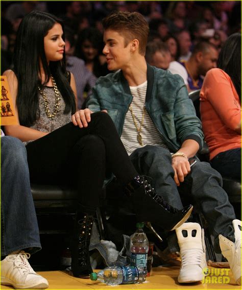 Justin Bieber And Selena Gomez Kissy Couple At Lakers Game Photo 2650489 Justin Bieber Selena