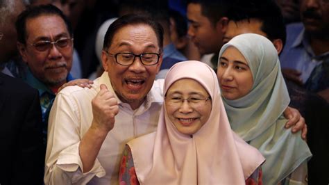 Dapat Pengampunan Raja Anwar Ibrahim Bebas