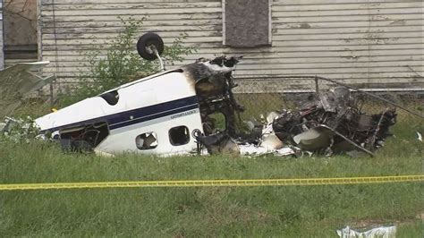 Two Dead 1 Hurt In Small Plane Crash Near Detroits City Airport