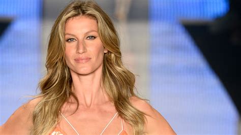 Image topless-2 : Gisele B�ndchen Poses Topless In First Modeling Gig Post-Divorce From ...