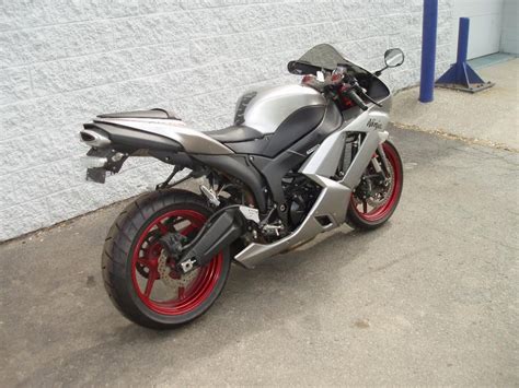 Quicker and more exciting than any middleweight ninja sportbike in history. Buy 2007 Kawasaki Ninja ZX-6R Sportbike on 2040-motos