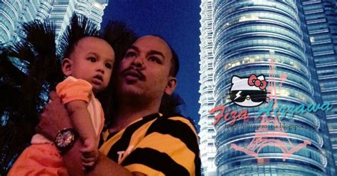 Raja permaisuri agong tunku azizah aminah maimunah iskandariah singgah spontan melawat jabatan kecemasan (ed) semasa mengikuti larian pink october di. Suasana Bandaraya Kuala Lumpur di waktu malam