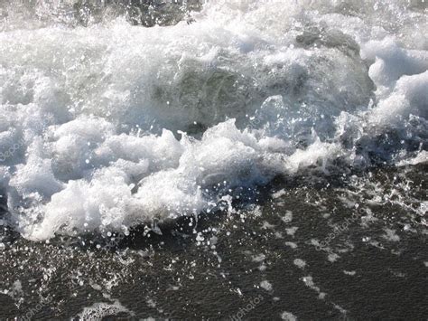 Coastal Waves With Foam — Stock Photo © Ensiferum 2477872
