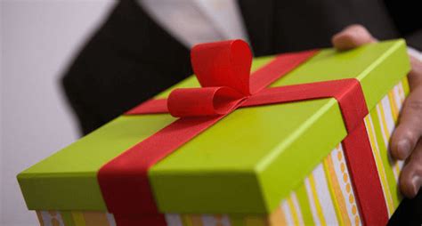 When choosing what gifts to give your employees there are a lot of factors to consider. Company Gifts For Employees In Dubai: Tips To Pick The ...