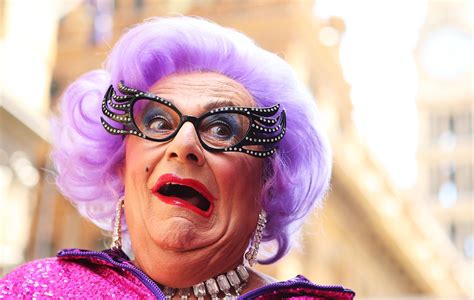 Dame Edna Star Barry Humphries Has Died Aged 89 15 Minute News