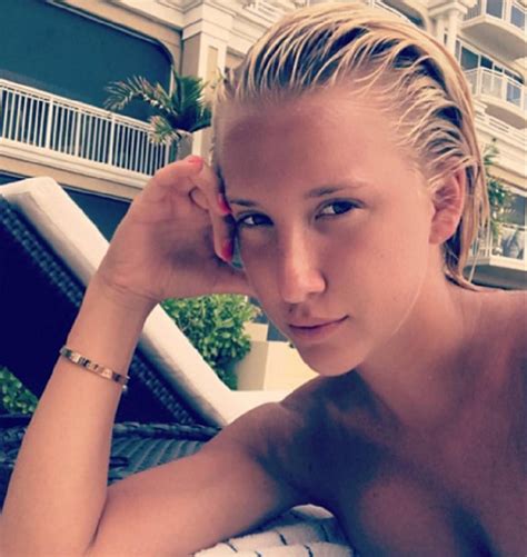 Savannah Chrisley Covers Wet Nude Body With Bubbles