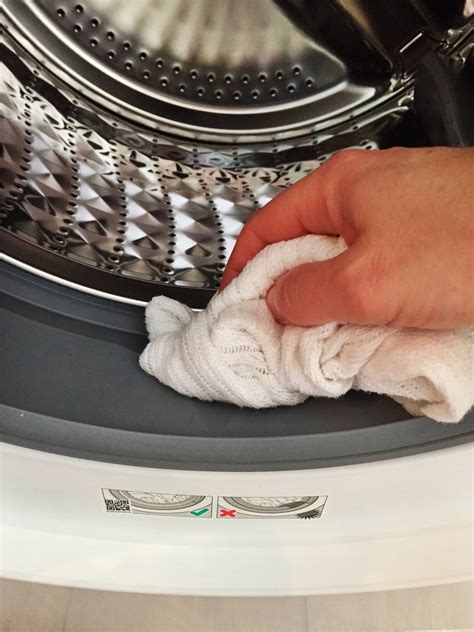 How To Clean The Washing Machine Daisies And Pie