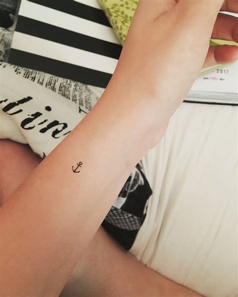 Small Anchor Tattoo On Wrist Simple Anchor Tattoo Anchor Tattoo Wrist Small Anchor Tattoos