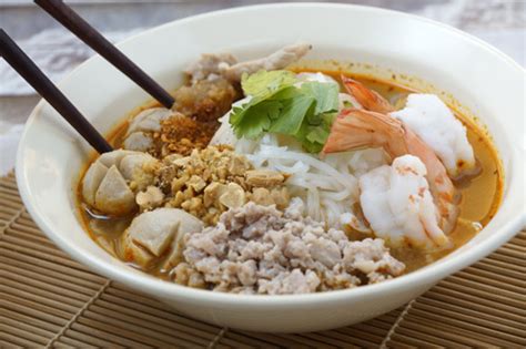 Panaskan udang dan cendawan enoki selama 2 minit. Kuay-Teow-Moo-Sen-Lek-Tom-Yum ( Spicy noodles in tom yam ...