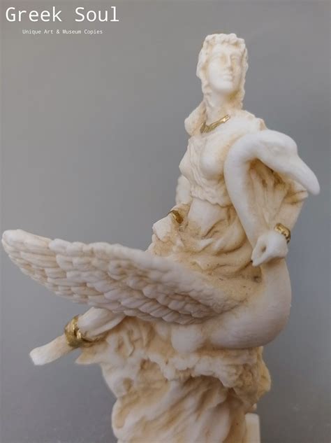 Dea Afrodite Venere And Cigno Scultura Femminile Statua Etsy