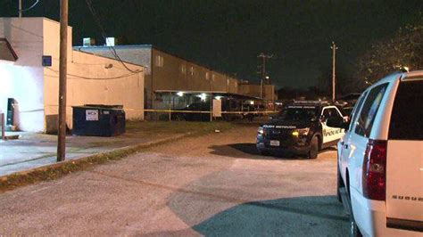 Man Shot Multiple Times Killed At Se Houston Apartment Complex Police Say