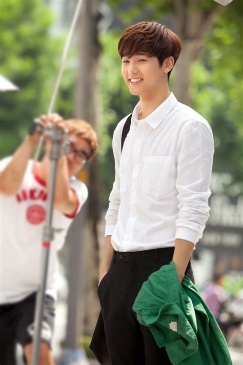 Adorable Kang Min Hyuk Smile Bombs Heirs In His First Official Stills
