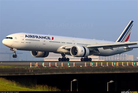 F Gsqh Air France Boeing 777 300er At Paris Charles De Gaulle