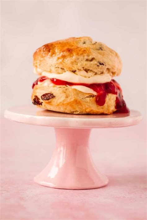 Fruit Scones That Are Golden On The Outside Light And Fluffy In The Middle This Easy Recipe