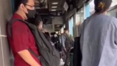 Viral Pria Cabul Rekam Bokong Wanita Di Halte Busway Fetish Celana Jeans