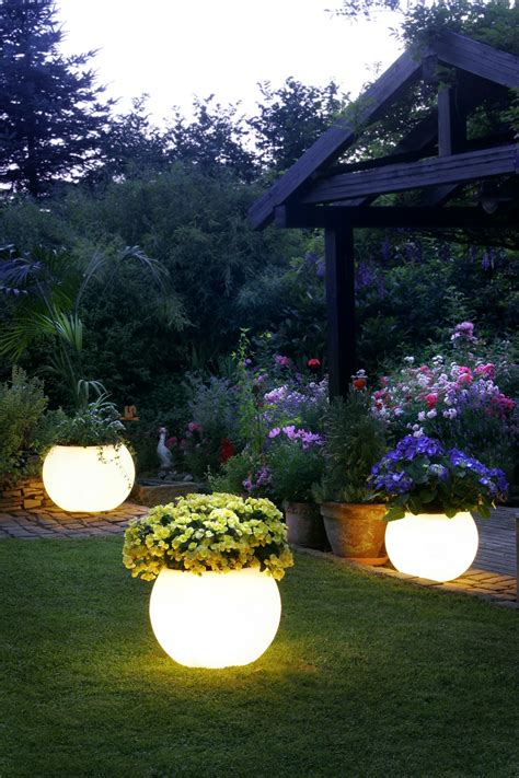 12 Incredible Summer Landscape Lighting Ideas