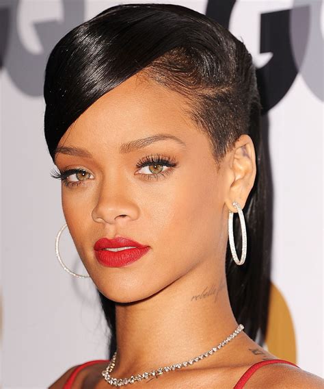 Proof That Rihanna Looks Good In Every Hairstyle Rihanna Hairstyles Rihanna Looks Hair Flip