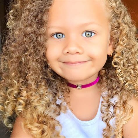 Beautiful Baby Girl With Green Eyes And Curly Hair Curly Hair Styles