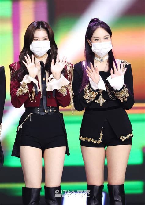 Twice 8th single kura kura 2021.05.12 (wed) release. Twice at GDA 2021 - Twice (JYP Ent) Photo (43740109) - Fanpop