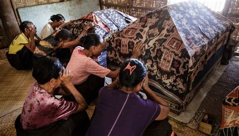 Upacara Pemakaman Terunik Yang Hanya Ada Di Indonesia Boombastis My