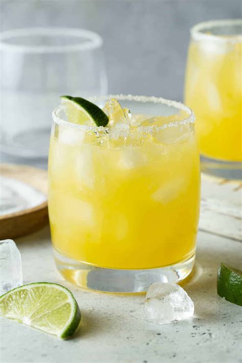 Refreshing Easy Mango Margarita Recipe That Everyone Loves Garnish